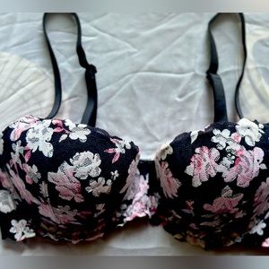Victoria’s Secret Wire Bra